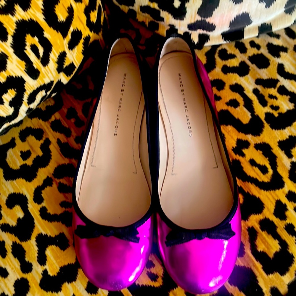 💗🖤MARC BY MARC JACOBS hot pink 39 flats🖤💗